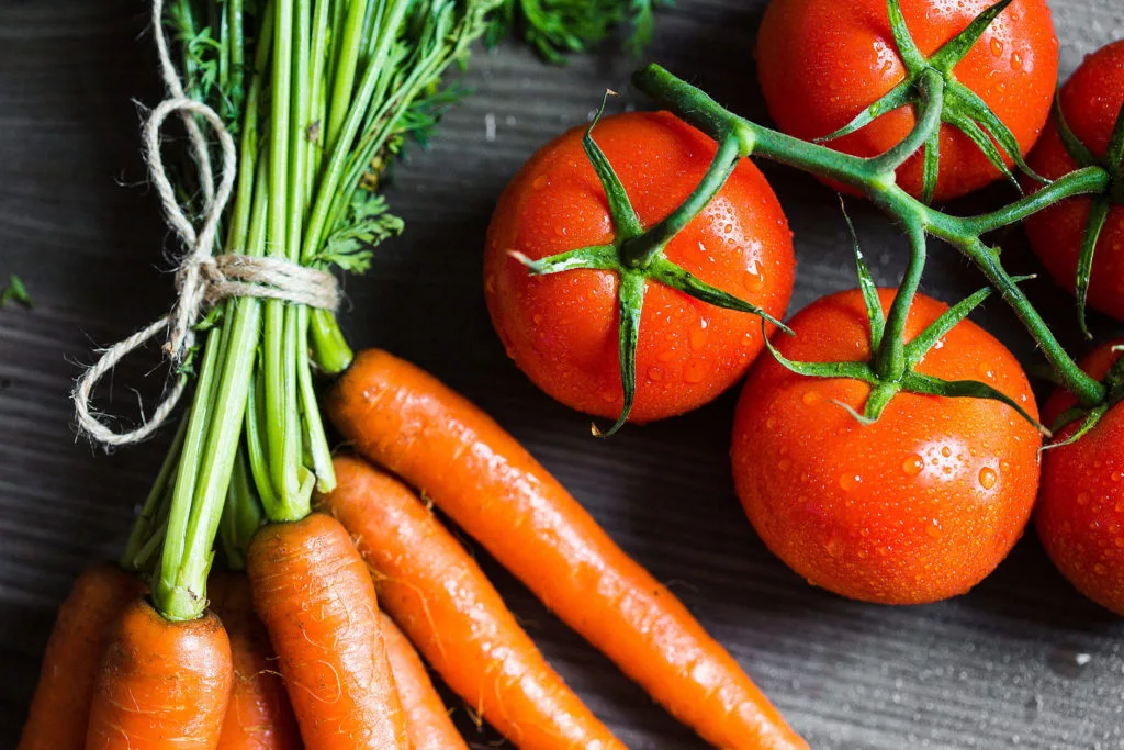 zanahoria y tomates